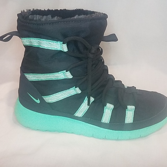 Nike Roshe One Hi SE 5y/6.5 Sneakers NWOB Size 5Y - Picture 4 of 5